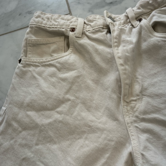 Zara Off-White Denim Shorts. Little stain on back pocket. - Picture 3 of 5